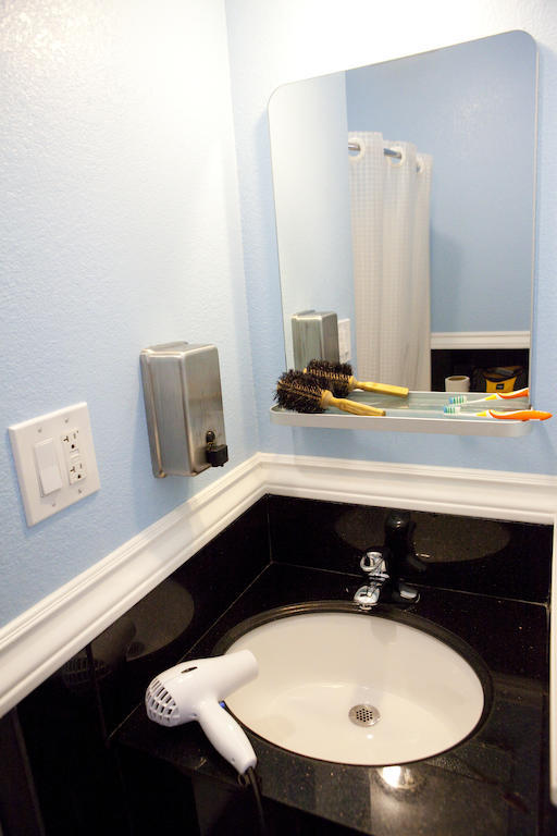 Private Room Queen Bed Private Bath